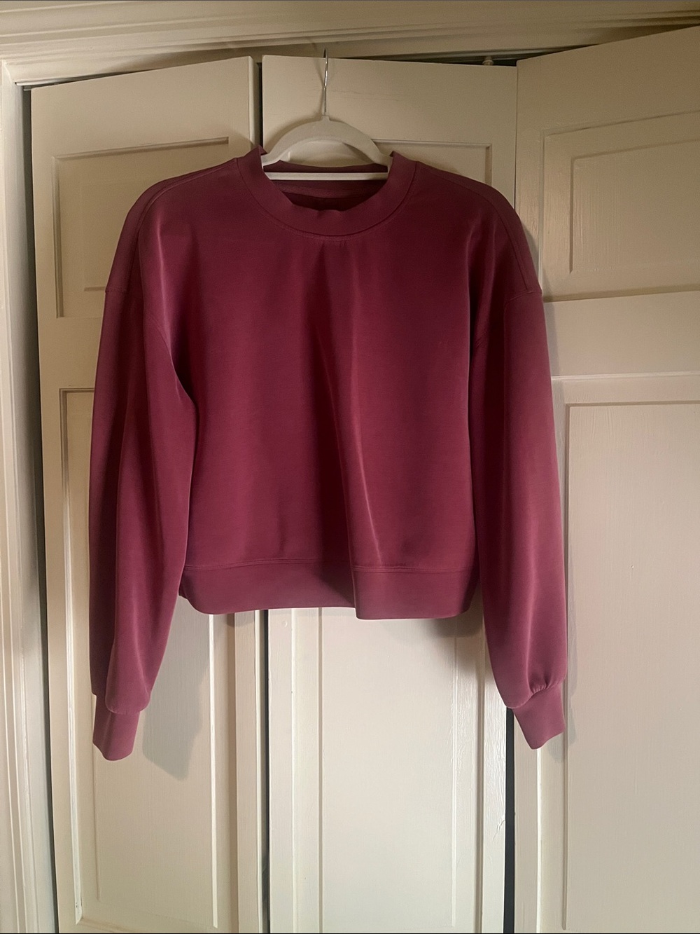 Cropped Crewneck Sweatshirt in Mauve Pink